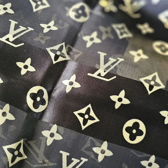 Fashion Louis Vuitton Black and Cream Monogram Silk Scarf Pre-owned - Picture 2 of 6